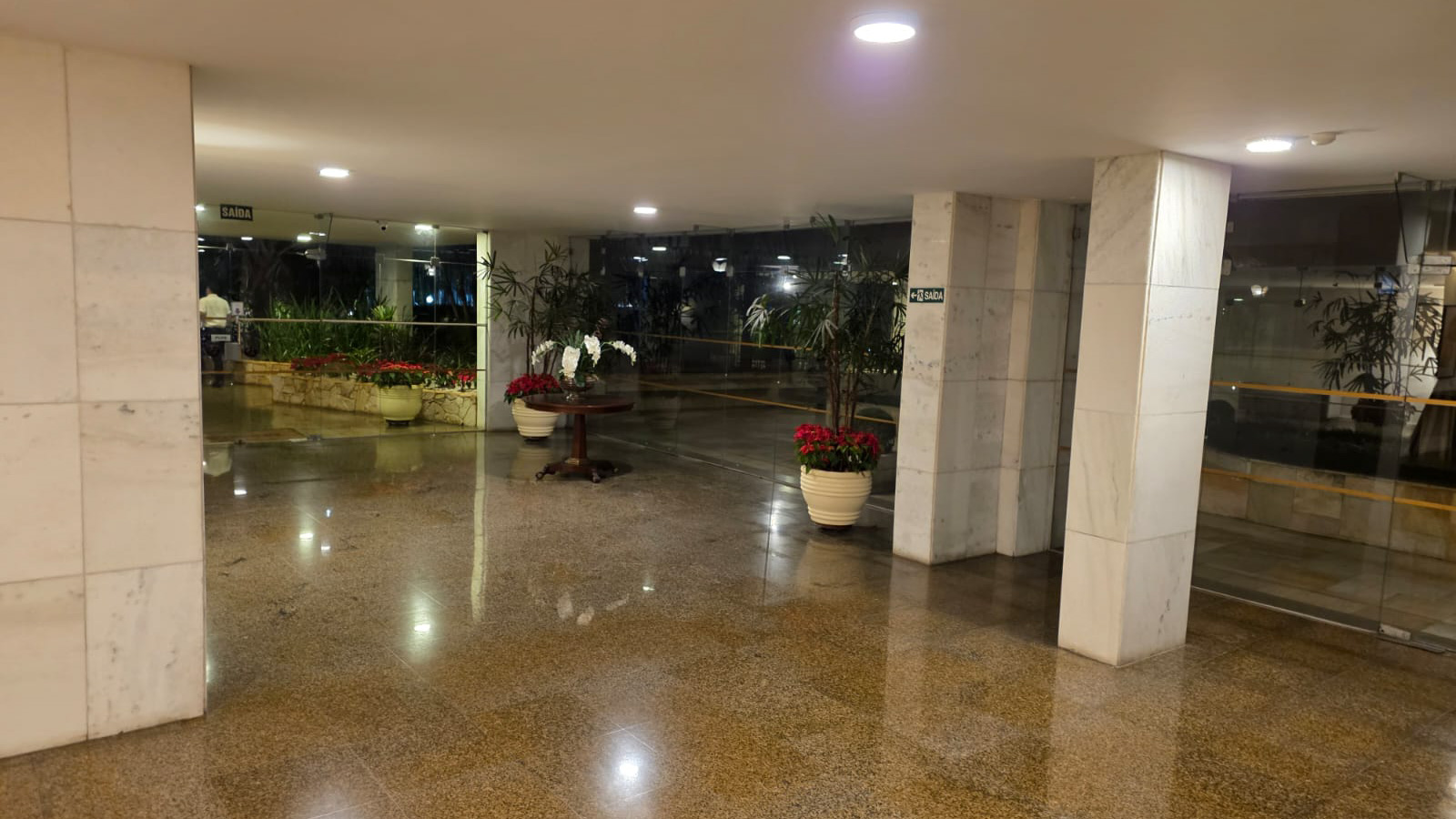 Hall do Bloco B do Condomínio Edifício Aracy/Mariana